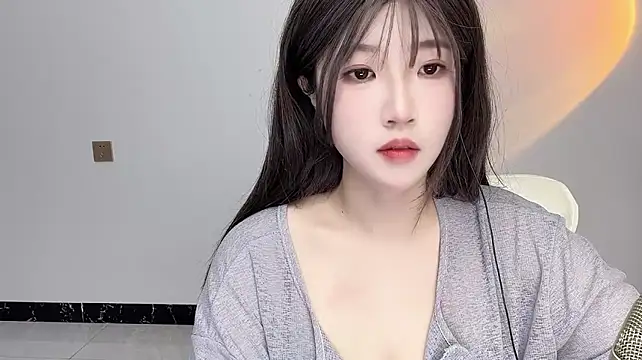 Lucy_8858 - 换衣服~