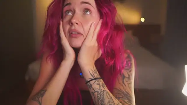 Sarah_Pink - Squeze booty