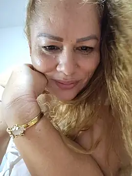 SluttyMilf79 - Show ass no panties 😈