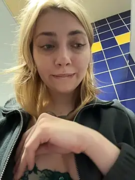 Sunny___Bunny - Risky little moan in public
