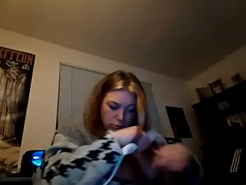 BettyandGold - Fuck my pillow