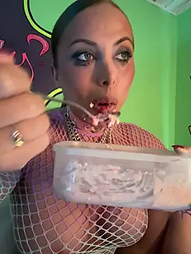 TamaraSavage - Big butt plug, fuck pussy and squirt