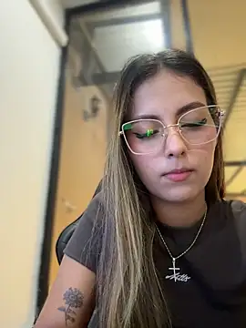 Valeria-escobar - DOMI INSIDE + SPIT PUSSY IN THE OFFICE