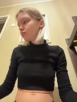 AshleyMur - play with nipple piercings