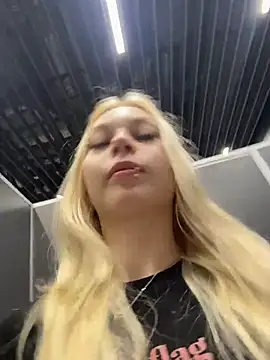 AngelinaTous - I'll show my ass + spank 5 times🍑