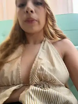 Isabella-gaviria - DESTROY MY WET PUSSY IN THE MALL