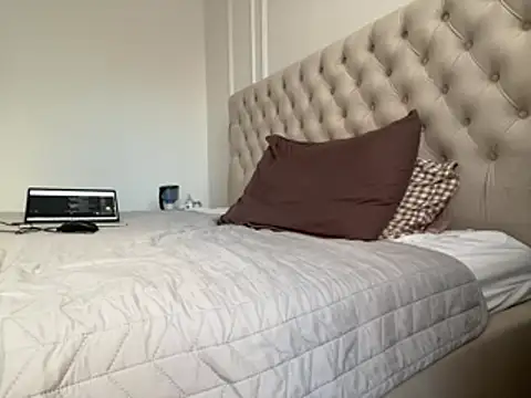 Valerieeexx - doggy no pants