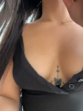 Valentina-gomezz - DOMI INSIDE IN THE MALL + DESTROY PUSSY
