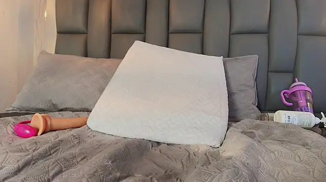 Lana_Sliim - PUT 4 FINGERS IN MY TIGHT ASS
