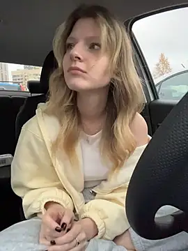 MaryHiggins - Naked sucking a dildo in a car