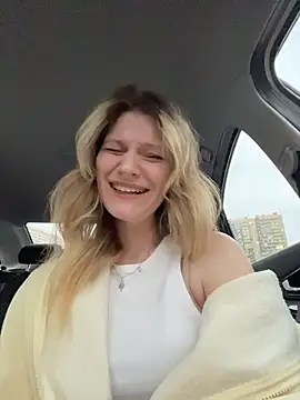 MaryHiggins - Naked sucking a dildo in a car