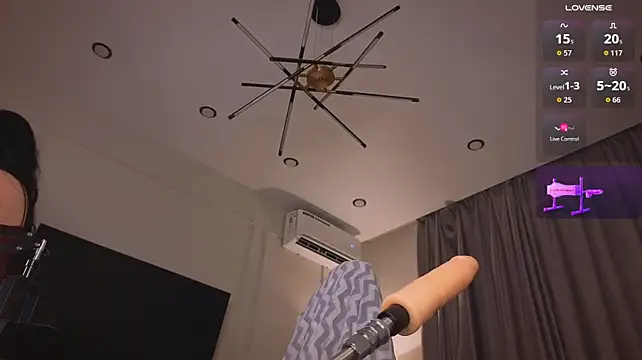 Juicy_Vikki - flash tits