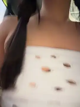 Aria51 - finger slide between wet pussylips BUS💦