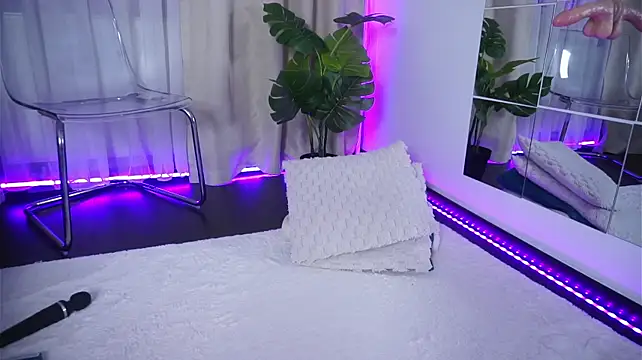 _xhotbaby - slide some fingers in this pussy