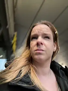 SexyMilf_1987 - Pussy Fingern am bhf