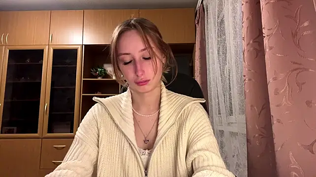 AleneLaurente - I'll show u my delicate, beautiful back