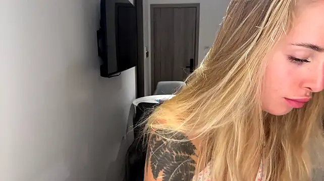 Micky_blush - TOP OFF
