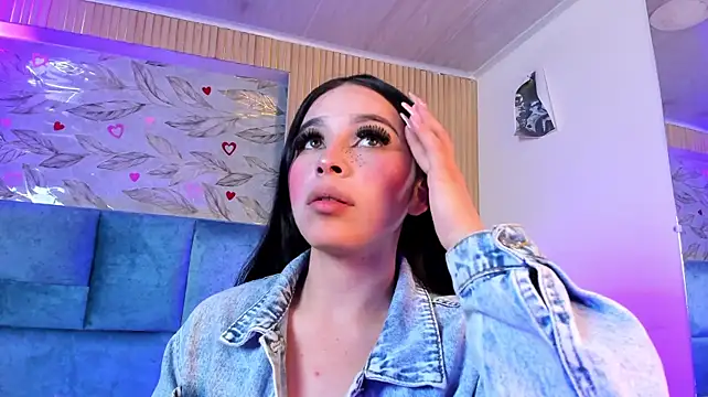 Delphine_doll - feed