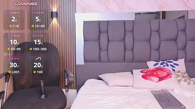 Victoria__ford - ass maked with oil