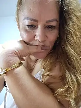 SluttyMilf79 - Show ass no panties 😈