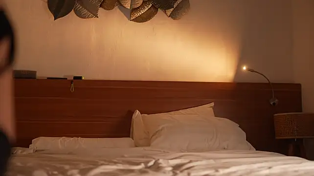 Sarah_Pink - Squeze booty