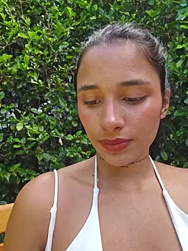 Lorena_Mcfly - WALK ARROUND NO PANTIES +control x10mn