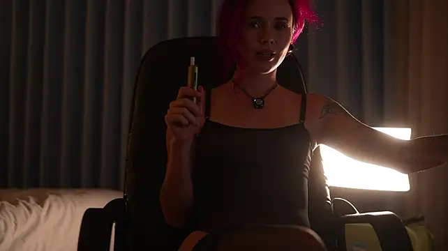 Sarah_Pink - Squeze booty
