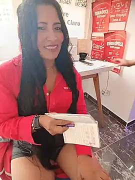Mara_23x - Naked + masturbating in the office 😈👀