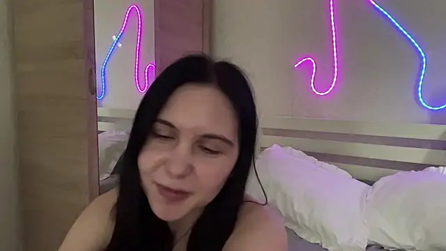 MyraLitterers - Make my pussy wet with vibrations