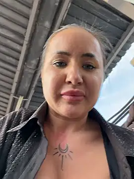 Beautydiamond - Show ashole in doggy style
