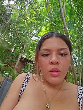 Diana_Mcfly - Domi ON MY CLIT x5min + plug anal 🌸