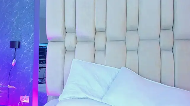MaddyCrofft - spread ass in doggy 🍑