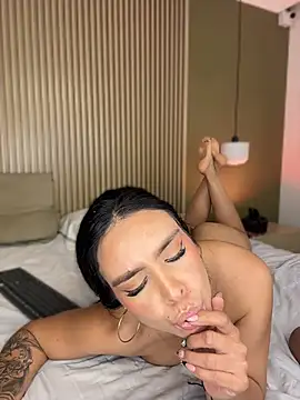Salma_lutz - TOUCH ME RICH AND HOT