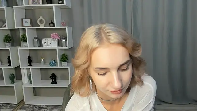LavinaBattistone - Play with hair and wink