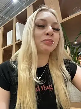 AngelinaTous - I'll show my ass + spank 5 times🍑