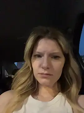 MaryHiggins - Naked sucking a dildo in a car