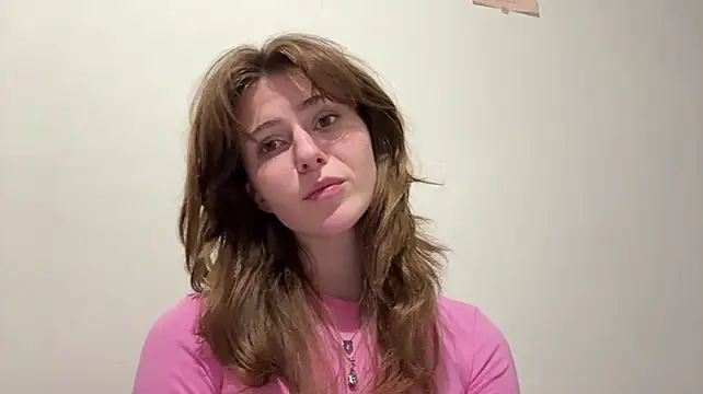 RolandeRohrs - run my fingers from neck to tits🥵