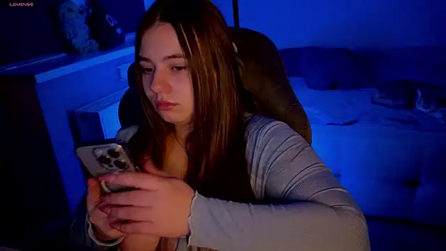 AmeliaMiles - boobs play