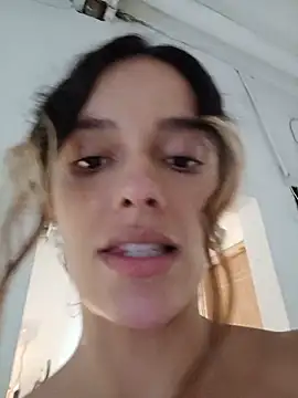 Karenarango - RIDE A BIG DILDO