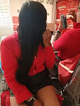 Mara_23x - Naked + masturbating in the office 😈👀