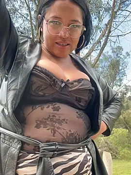 Outdoors-Mia_Khalifa