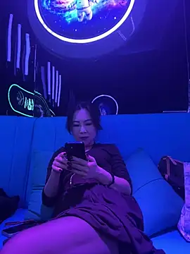 Eva10069 - 户外商业中心全裸上半身