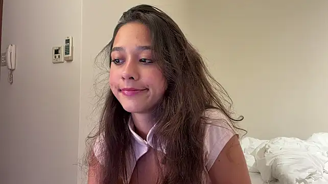 ReynaMccarron - Unbutton my T-shirt and undress my shoul