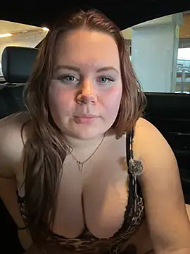 ItsLittleLola - 🍒Topless 10 min🍒
