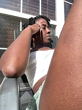 Thechocolatepeach - tits out for 2 minutes