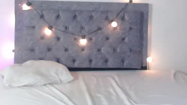 ElaraCastle - Rub my fingers into my pussy