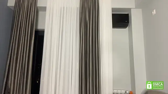 AveryBerkson - My tits are in a vice grip