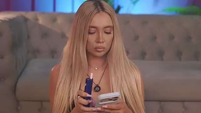 HottieJessyeX - Slide a fingers inside my pussy