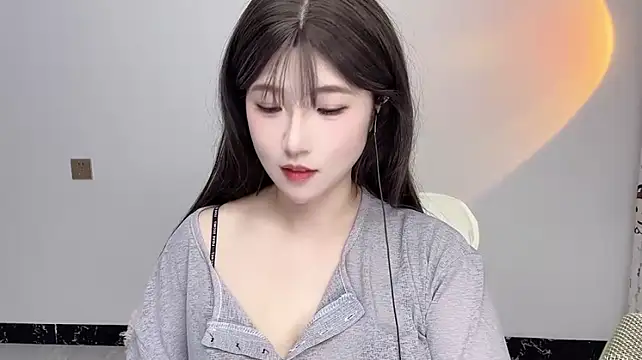Lucy_8858 - 换衣服~