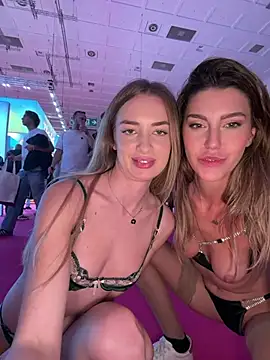 EvieEvans - LAST TIP GETS 3 PORNS WITH 50 STRANGERS